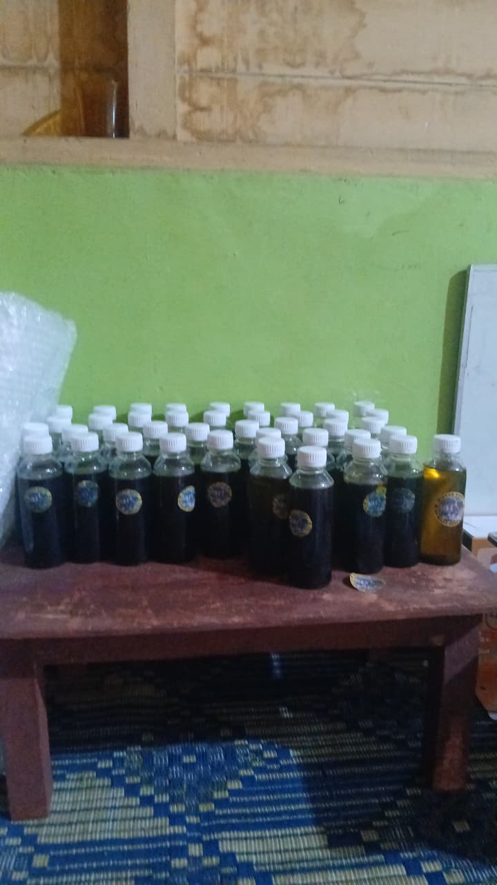 Hasil olahan rempah-rempah yang telah dikemas menjadi minyak Karo (Foto Dokumentasi Elsa Ginting)
